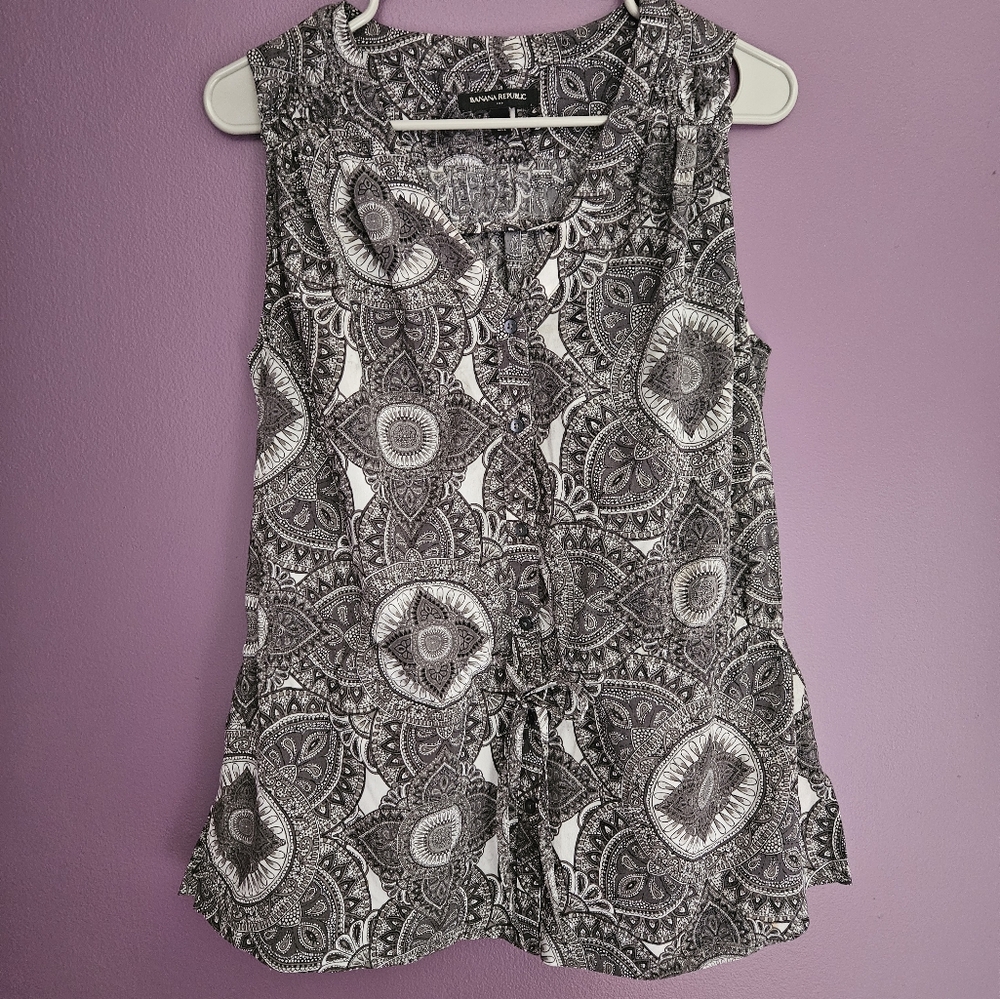 Woman's Banana Republic Medium Black and Gray Paisley Blouse